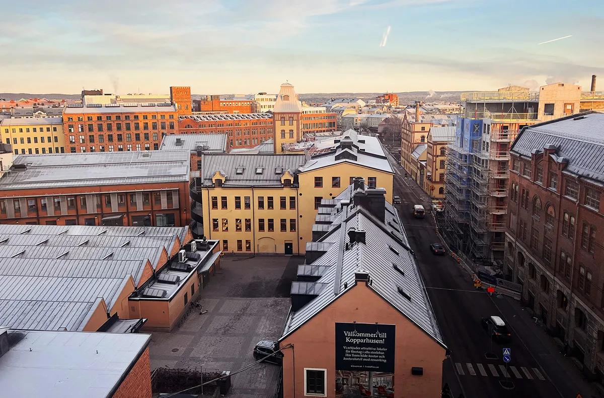 Vy över Norrköpings tak — här har Gaia sitt kontor